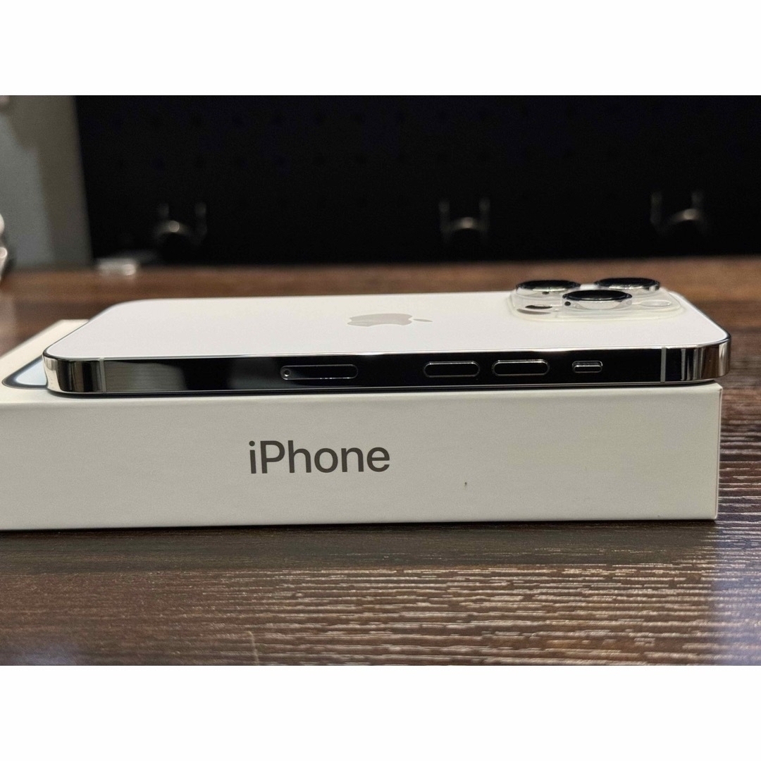 iPhone(アイフォーン)の【超美品】iPhone14Pro 128GBシルバー SIMフリー スマホ/家電/カメラのスマートフォン/携帯電話(スマートフォン本体)の商品写真