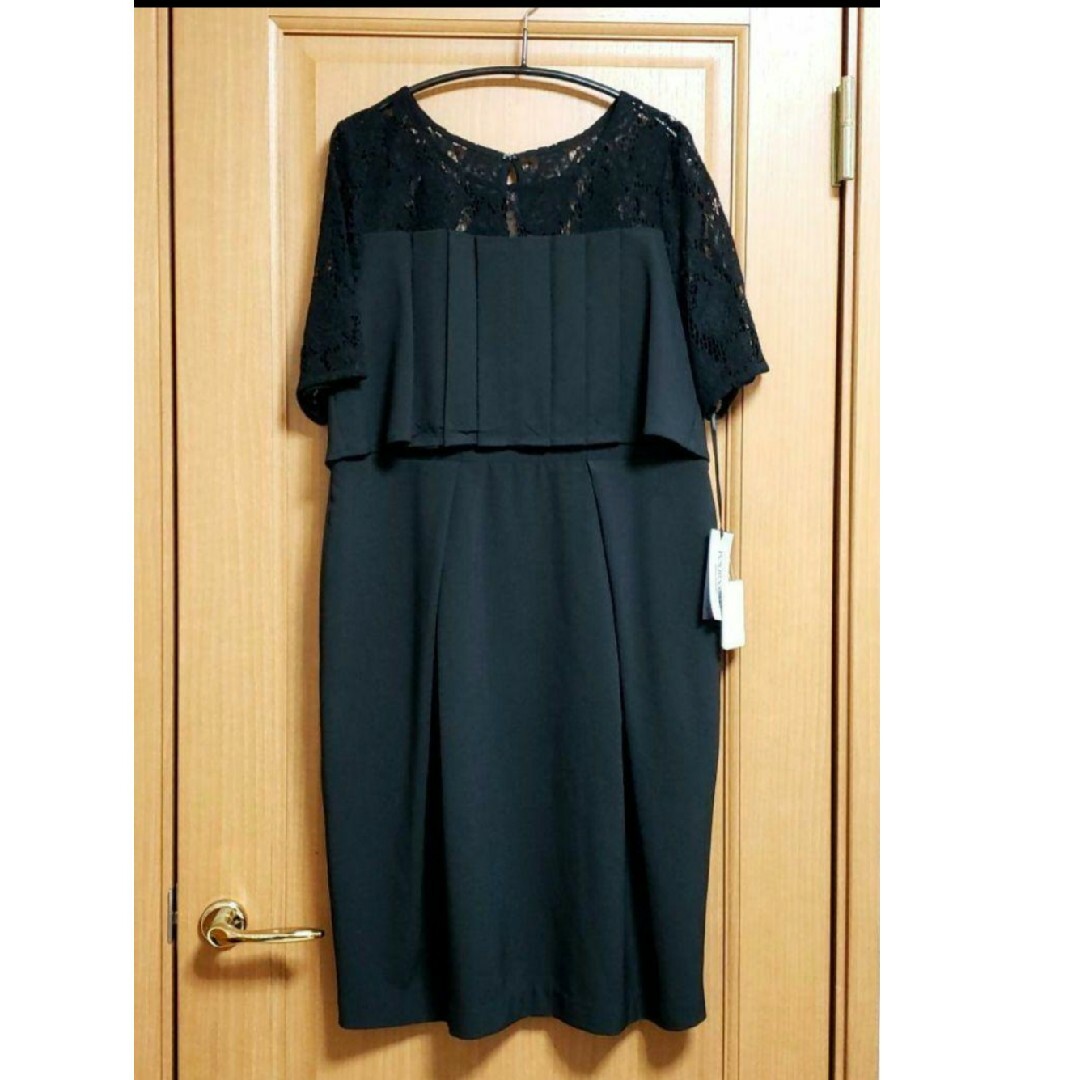 POURVOUS(プールヴー)のプリーツドッキングワンピース　XXL　ブラック　PourVous　プールヴー レディースのフォーマル/ドレス(ミディアムドレス)の商品写真