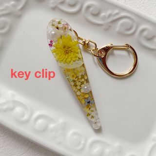 R81 キークリップ　ハンドメイド　ドライフラワー　レジン(キーホルダー/ストラップ)