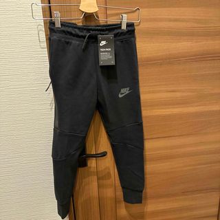 ナイキ(NIKE)の新品　NIKE テックフリース　パンツ　130 ナイキ(パンツ/スパッツ)