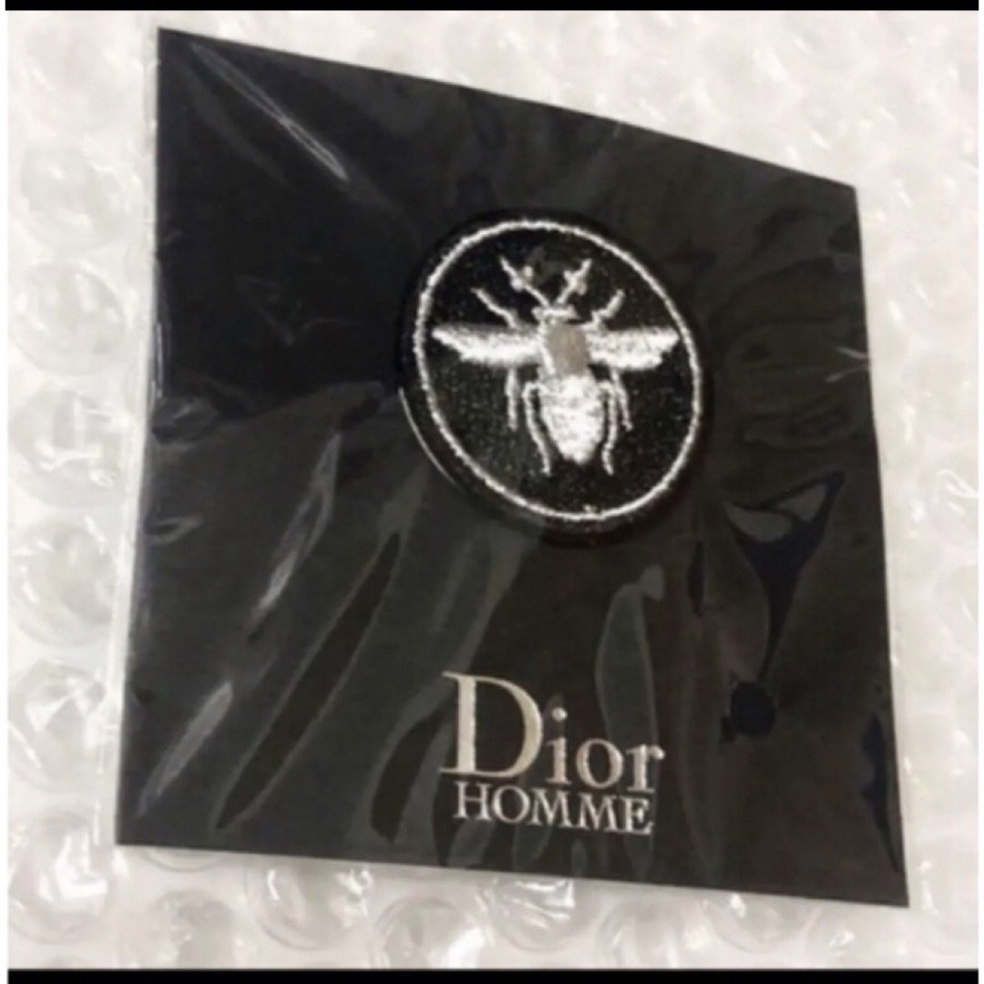 DIOR HOMME(ディオールオム)のDIOR HOME ディオール　黒　刺繍　ピンバッジ　ピンバッチ　ピンズ　3種 メンズのファッション小物(その他)の商品写真