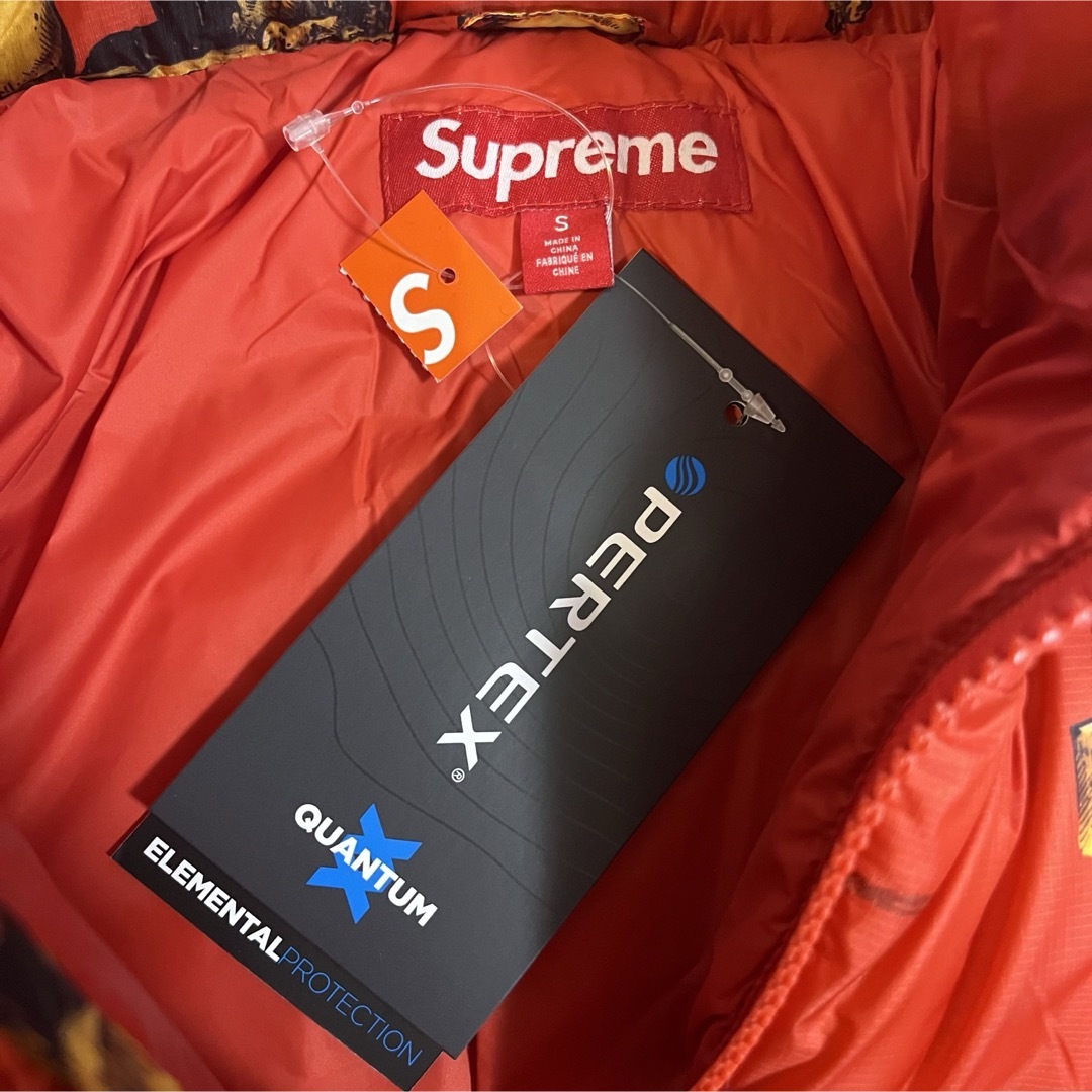 Supreme(シュプリーム)のSupreme Featherweight Down Jacket Lions メンズのジャケット/アウター(ダウンジャケット)の商品写真