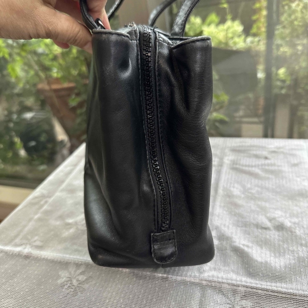 Gianfranco FERRE(ジャンフランコフェレ)のジャンフランコフェレ　ハンドバッグ　ブラック レディースのバッグ(ハンドバッグ)の商品写真