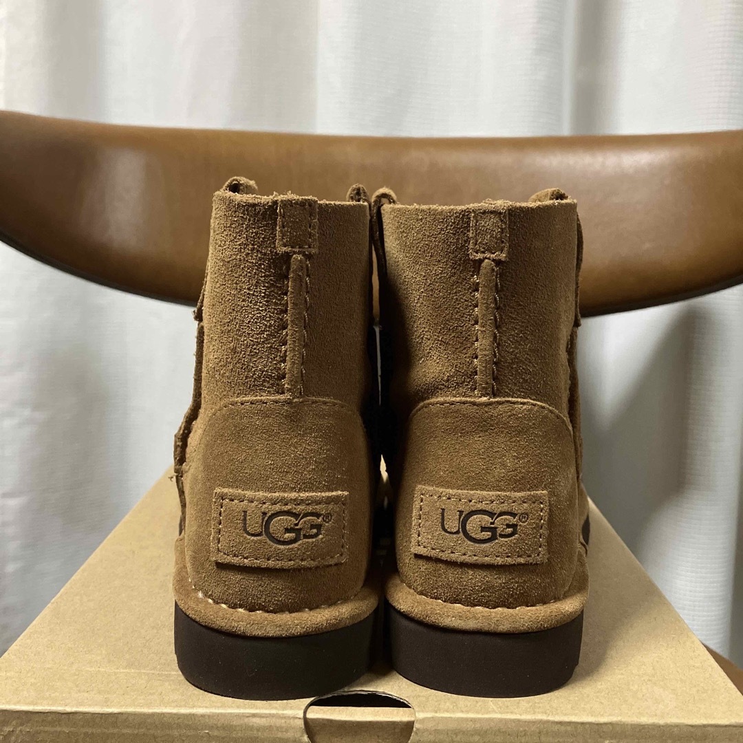 UGG(アグ)のUGG アグ  クラシック アンラインド ミニ スエードブーツ レディースの靴/シューズ(ブーツ)の商品写真