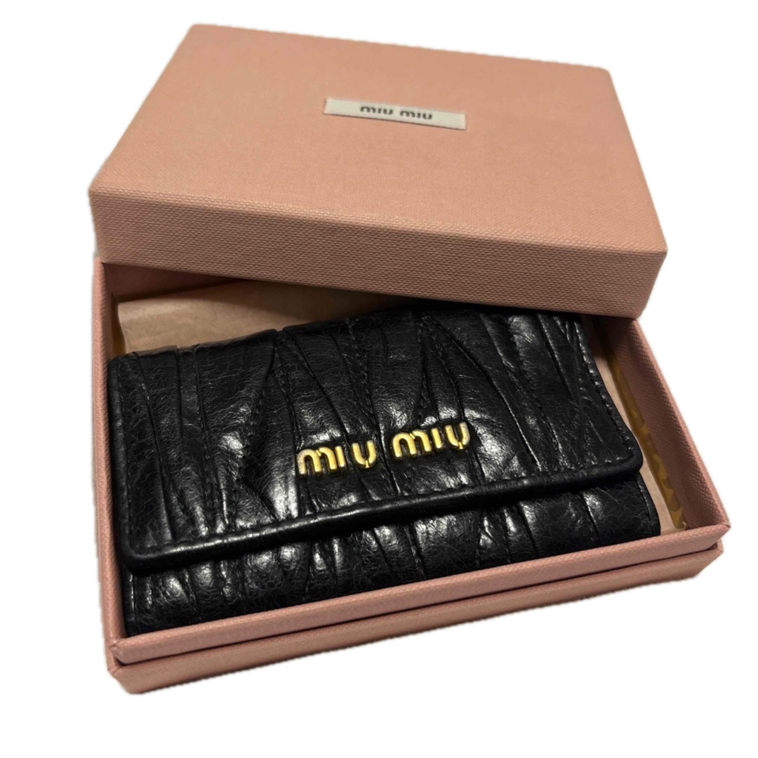 miumiu(ミュウミュウ)のmiu miu  キーケース　ブラック　 レディースのファッション小物(キーケース)の商品写真