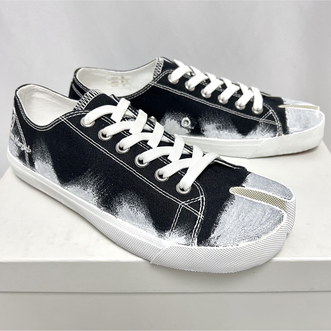 Maison Martin Margiela(マルタンマルジェラ)の42 新品 メゾンマルジェラ Tabi タビ ペイント 加工 スニーカー 足袋 メンズの靴/シューズ(スニーカー)の商品写真