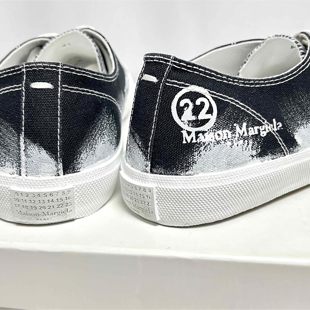 Maison Martin Margiela(マルタンマルジェラ)の42 新品 メゾンマルジェラ Tabi タビ ペイント 加工 スニーカー 足袋 メンズの靴/シューズ(スニーカー)の商品写真
