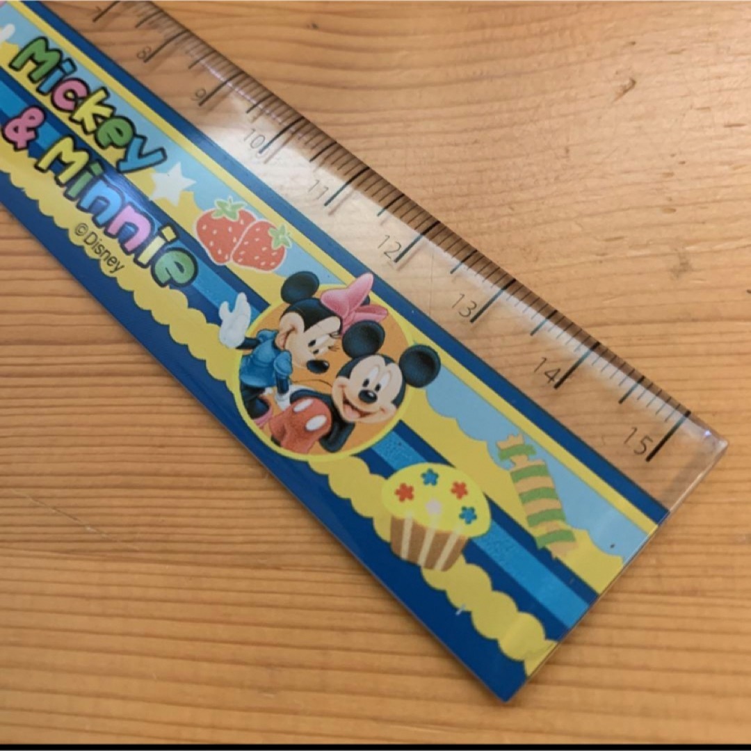 Disney(ディズニー)の【未使用品】文房具/鉛筆.消しゴム.15cm定規三点セット（ミッキー&ミニー） インテリア/住まい/日用品の文房具(その他)の商品写真