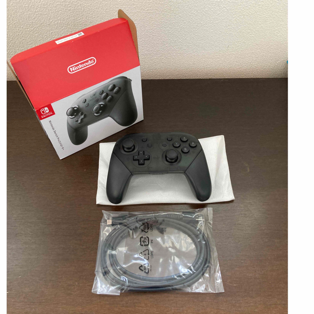 Nintendo Switch(ニンテンドースイッチ)の任天堂純正品⭐︎Nintendo SWITCH PROコントローラー エンタメ/ホビーのゲームソフト/ゲーム機本体(その他)の商品写真