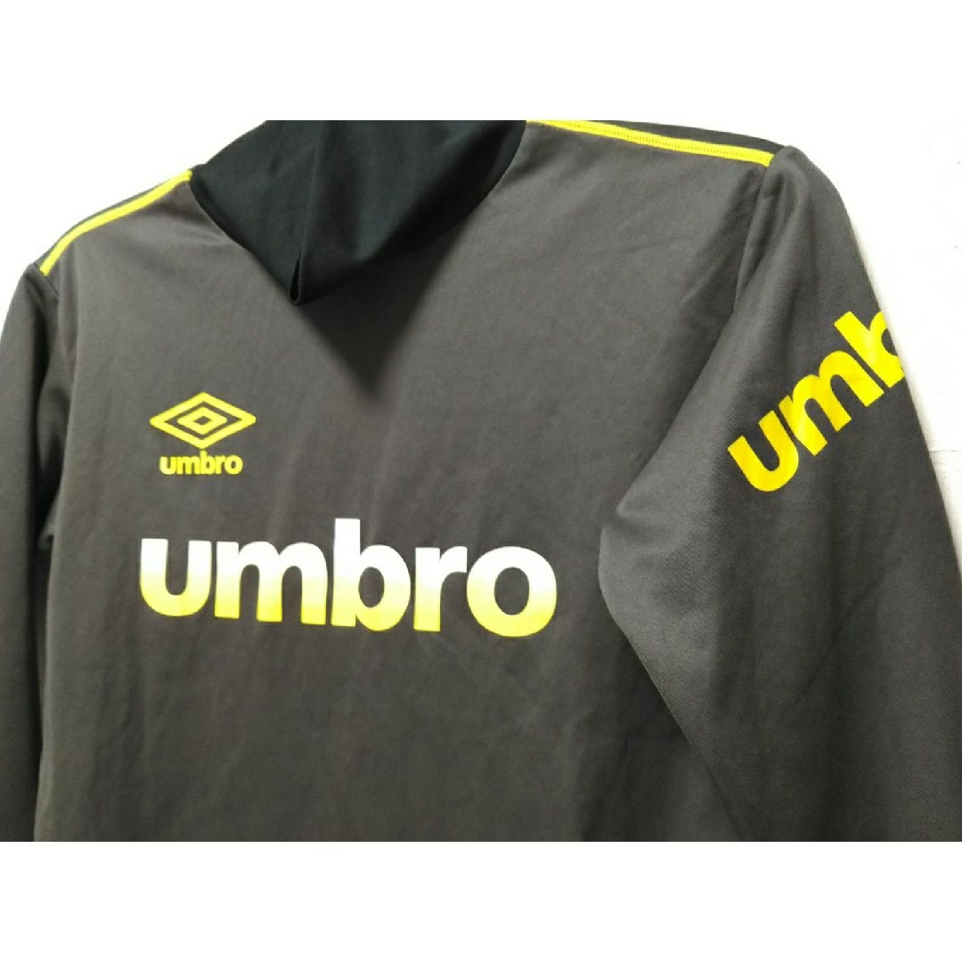 UMBRO(アンブロ)の〓UMBLO〓タートルウェア140cm  ココア×黒×黄  インナーシャツ 男女 キッズ/ベビー/マタニティのキッズ服男の子用(90cm~)(Tシャツ/カットソー)の商品写真