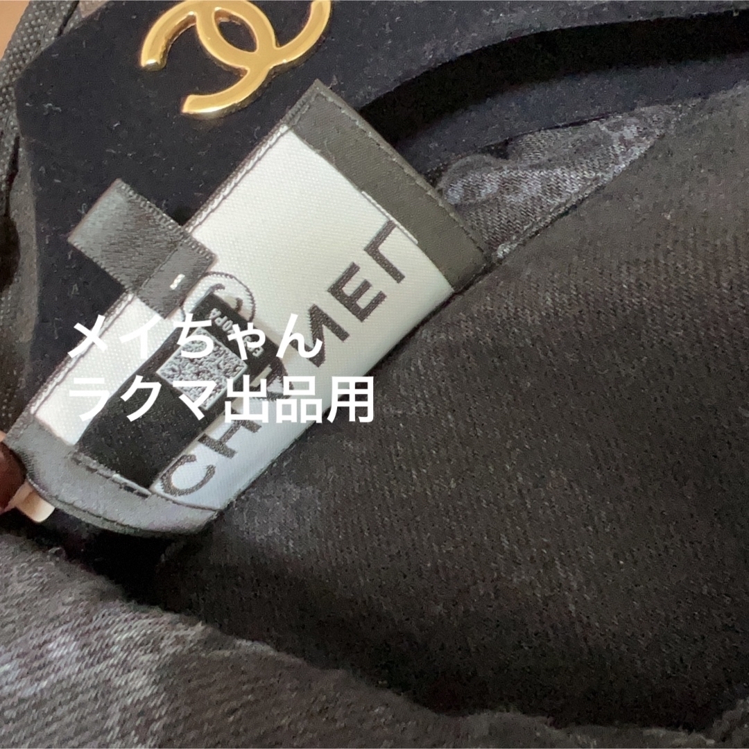 CHANEL(シャネル)の【新品未使用】シャネル　23A ココマーク カメリア プリントデニム 38 レディースのジャケット/アウター(Gジャン/デニムジャケット)の商品写真
