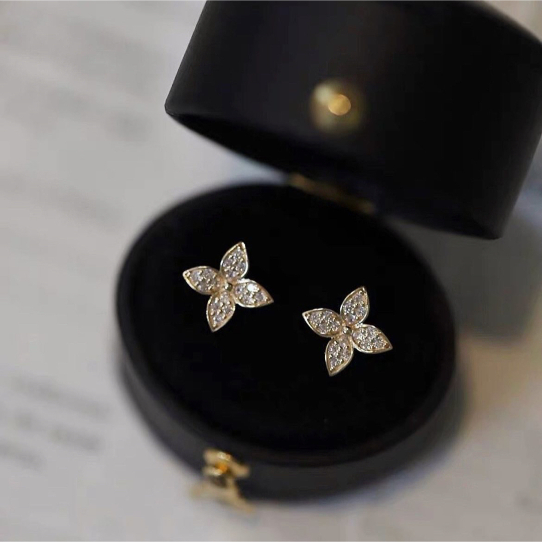 AHKAH(アーカー)の【p102】flower bijoux pierce 18kgp レディースのアクセサリー(ピアス)の商品写真