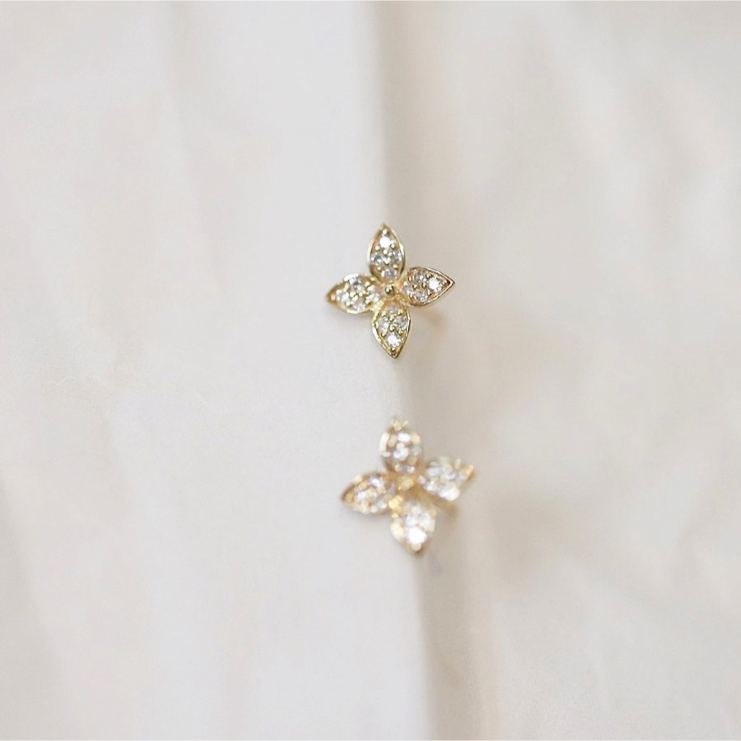 AHKAH(アーカー)の【p102】flower bijoux pierce 18kgp レディースのアクセサリー(ピアス)の商品写真