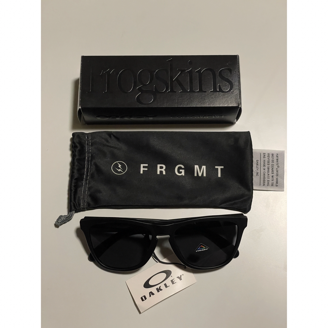 FRAGMENT(フラグメント)のOAKLEY FRAGMENT Frogskinsサングラスセット メンズのファッション小物(サングラス/メガネ)の商品写真