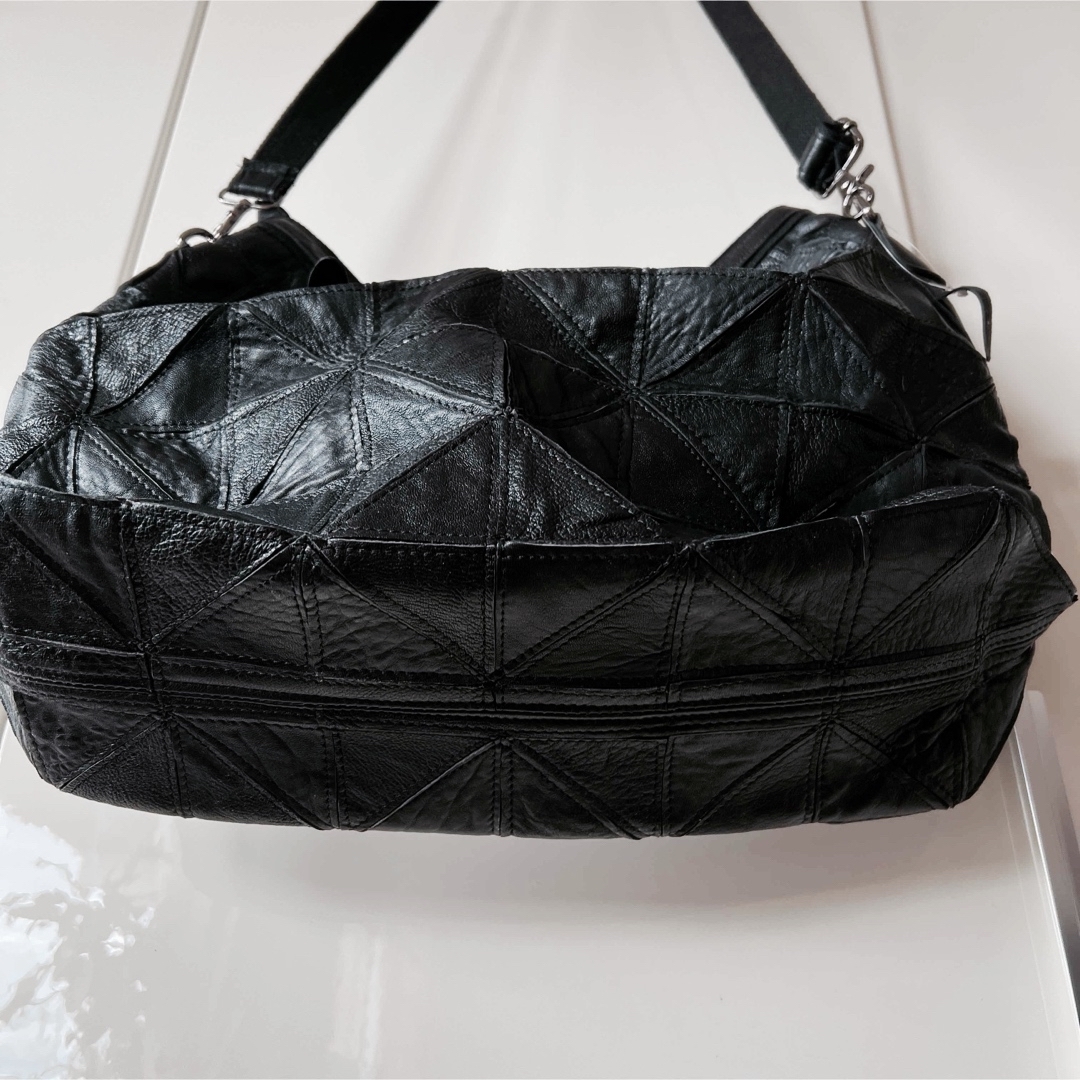 本革ショルダーバッグ＝ブラック= レディースのバッグ(ショルダーバッグ)の商品写真