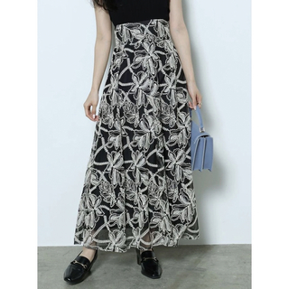 マーキュリーデュオ(MERCURYDUO)の美品　MERCURYDUO コードレース刺繍スカート　ワンピース　コート(ロングスカート)