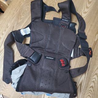 ベビービョルン(BABYBJORN)の値下げしました⭕ベビービョルン ONE 抱っこ紐 抱っこ紐カバー付き(抱っこひも/おんぶひも)