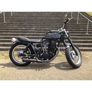 ヤマハ(ヤマハ)のYAMAHA SR400 ブラックカスタム　トラッカー仕様(車体)