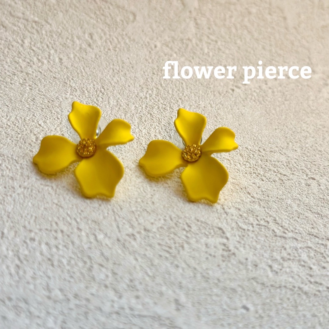 SALE‼️flower pierce ~yellow ~ レディースのアクセサリー(ピアス)の商品写真