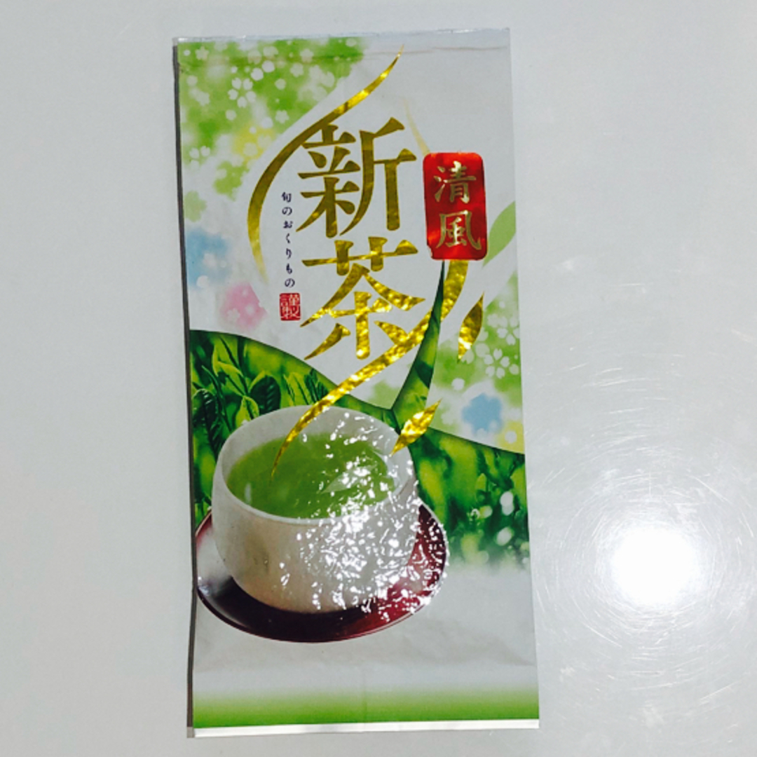【✨値下げ✨】新茶　100g  食品/飲料/酒の飲料(茶)の商品写真