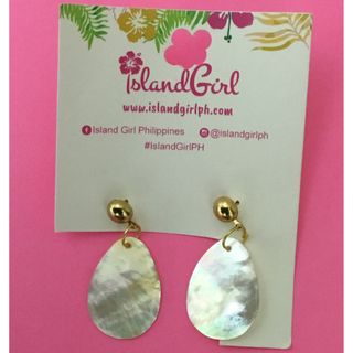 【新品•未使用】Ｉｓｌａｎｄ　Ｇｉｒｌ　シェルピアス(ピアス)