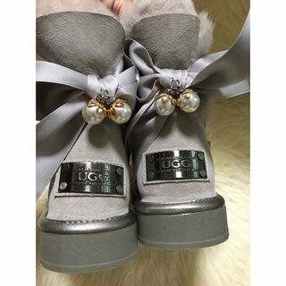 アグ(UGG)の可愛いオーストラリアUGG リボンブーツ(ブーツ)