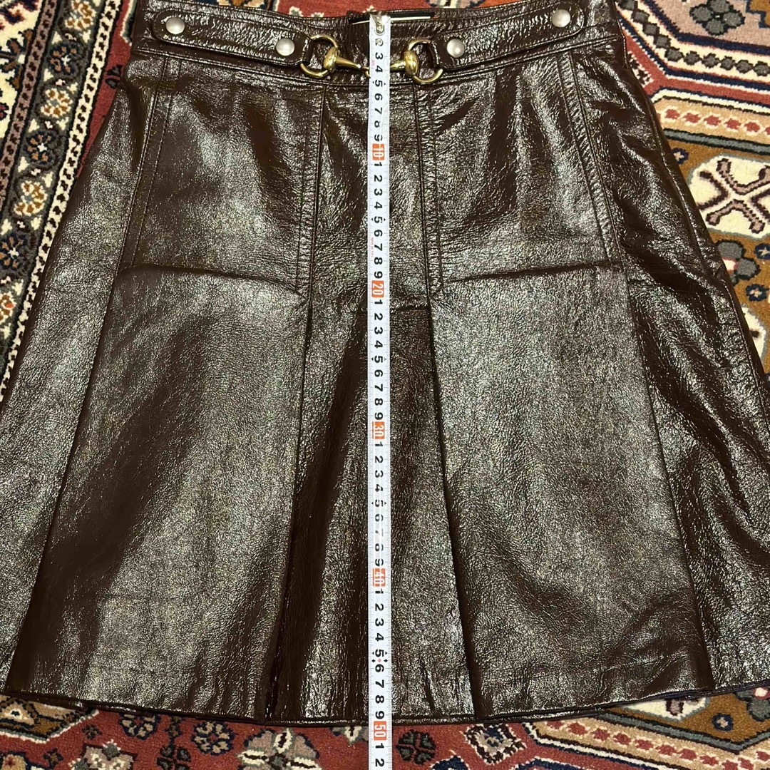 Gucci(グッチ)のGUCCHIプリーツレザースカート　焦茶色 レディースのスカート(ひざ丈スカート)の商品写真