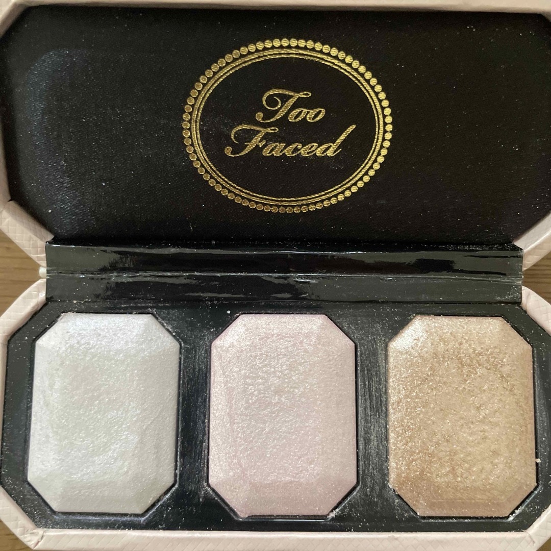 Too Faced(トゥフェイス)のToo Faced ハイライタートリオ コスメ/美容のベースメイク/化粧品(フェイスカラー)の商品写真