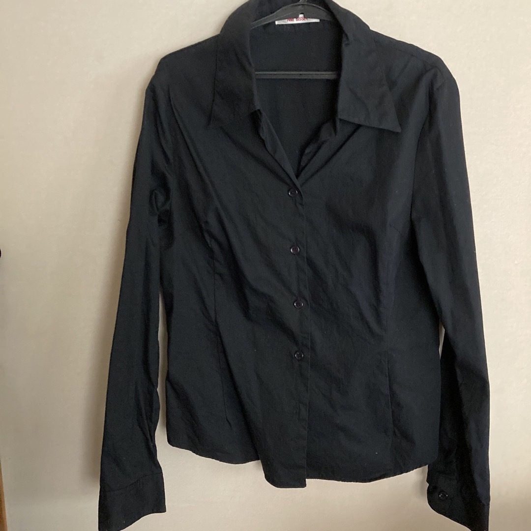 ブラック綿シャツ　サイズM〜L レディースのトップス(シャツ/ブラウス(長袖/七分))の商品写真