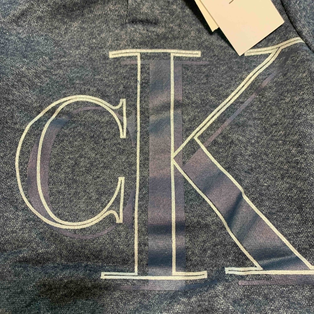 Calvin Klein(カルバンクライン)の【新品】カルバンクライン 長袖フリース パーカー ロンパース ネイビー 6/9M キッズ/ベビー/マタニティのベビー服(~85cm)(ロンパース)の商品写真