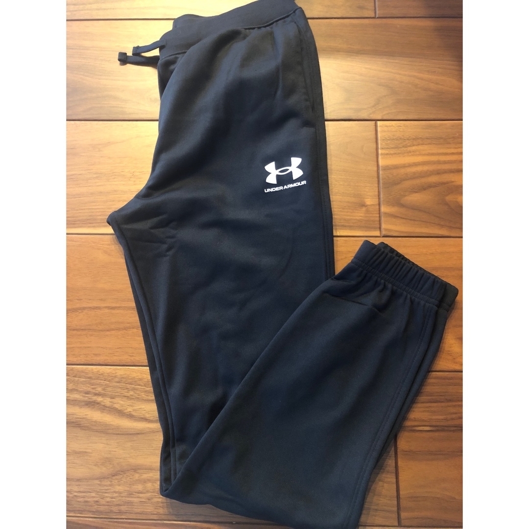 UNDER ARMOUR(アンダーアーマー)のアンダーアーマー　ジャージ上下セット　  新品 160cm キッズ/ベビー/マタニティのキッズ服男の子用(90cm~)(その他)の商品写真