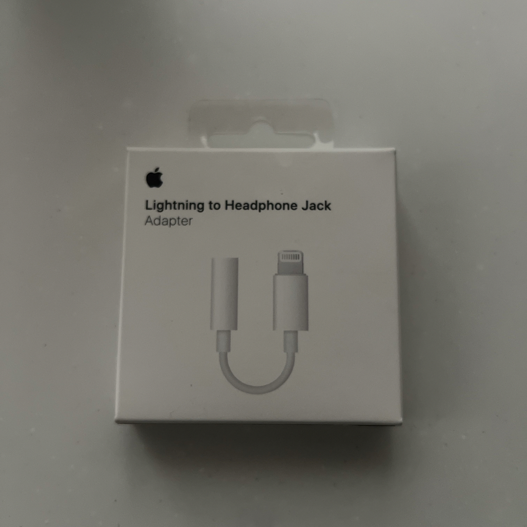 Apple(アップル)のAPPLE Lightning  3.5 mmヘッドホンジャックアダプタMMX6 スマホ/家電/カメラのスマホアクセサリー(その他)の商品写真