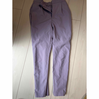 ジーユー(GU)の紫　パンツ(カジュアルパンツ)