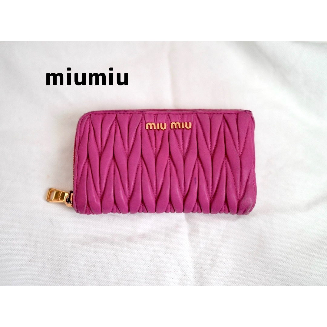 MIU MIU ミュウミュウ　マトラッセレザージップミニケース | フリマアプリ ラクマ