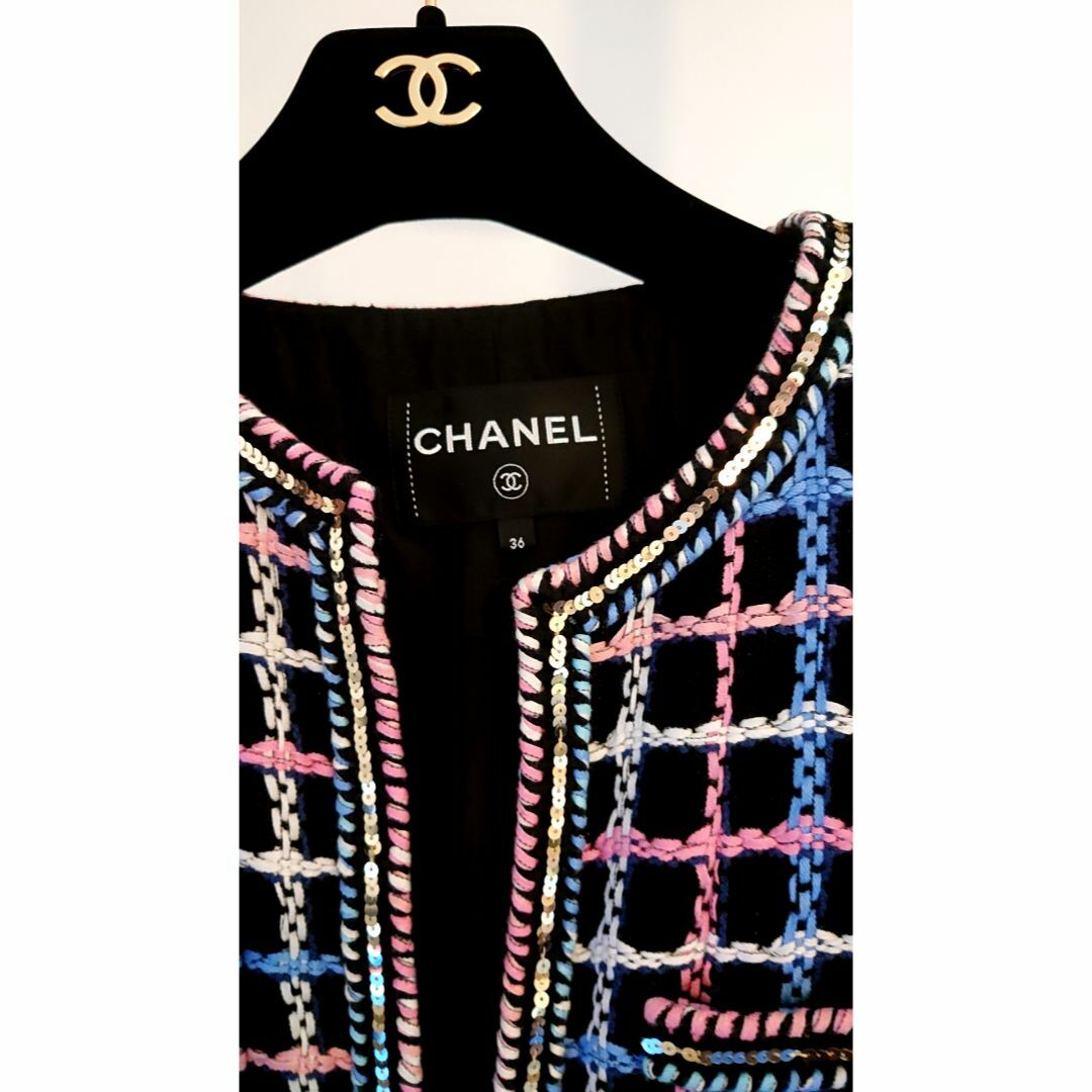 CHANEL(シャネル)のChanel ジャケット専用品となります。 レディースのジャケット/アウター(ノーカラージャケット)の商品写真