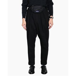 コモリ(COMOLI)のNEAT Cotton Kersey｜Black - Tapered(スラックス)