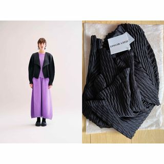 イッセイミヤケ(ISSEY MIYAKE)の新品未使用　イッセイミヤケ　GLEAM PLEATS(カーディガン)