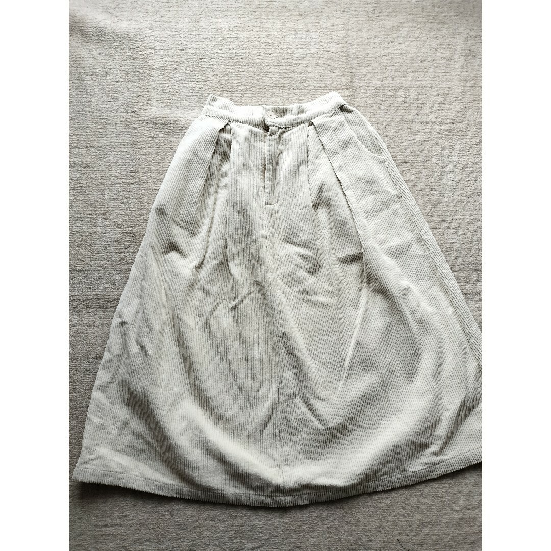 値下げしました！コーデュロイスカート　オフホワイト レディースのスカート(ロングスカート)の商品写真