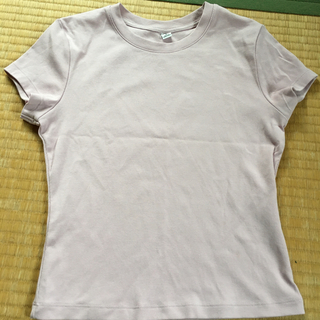 ユニクロ(UNIQLO)のユニクロ　ショート丈　Tシャツ　ピンク(Tシャツ(半袖/袖なし))