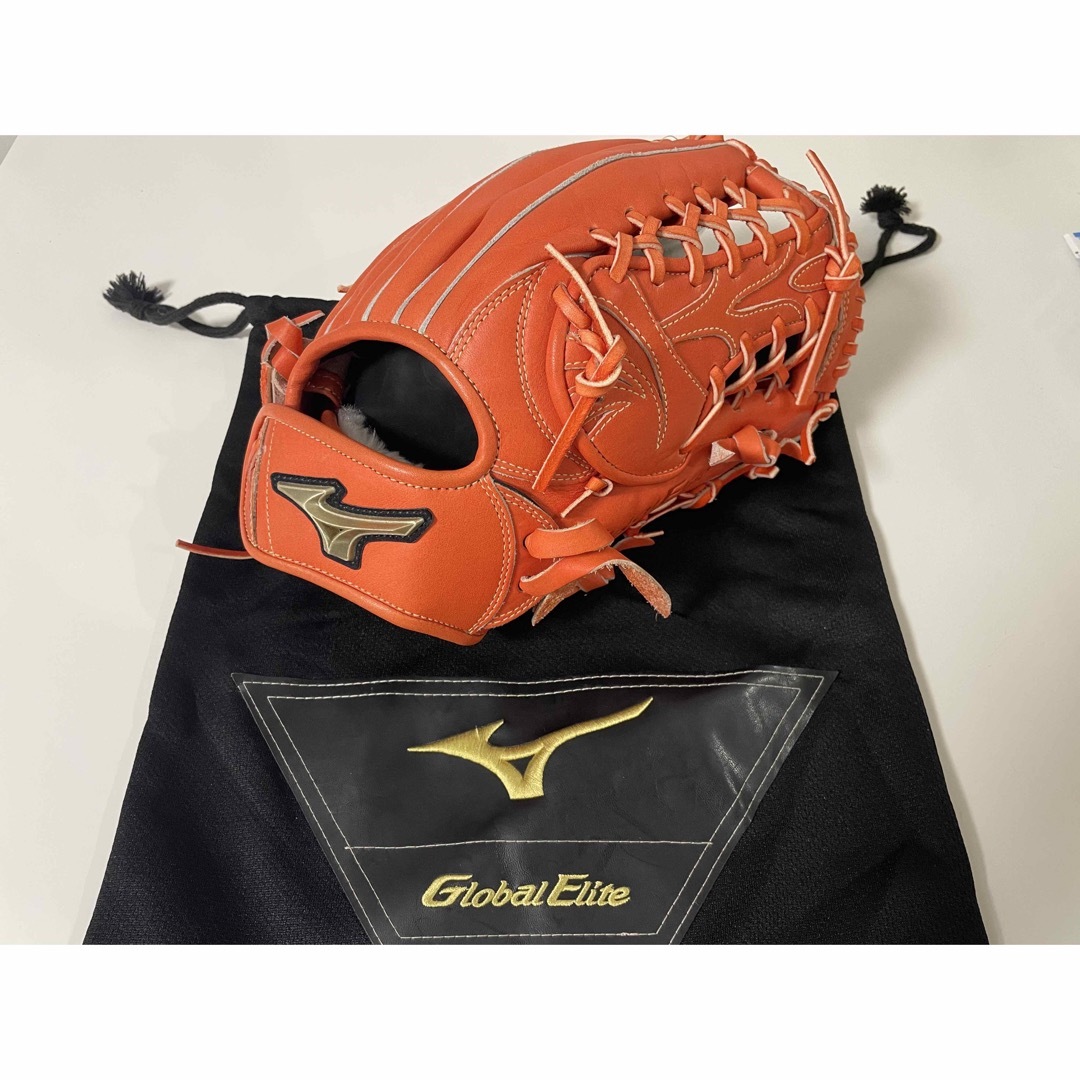 MIZUNO(ミズノ)の⭐️新品 ミズノ⭐️ グローバルエリート 一般軟式 グローブ U2 外野 投手用 スポーツ/アウトドアの野球(グローブ)の商品写真