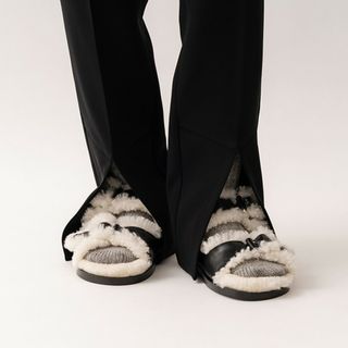 ドゥーズィエムクラス(DEUXIEME CLASSE)の【極美品】FUR DELUXE SANDAL　ファーデラックス　サンダル(サンダル)