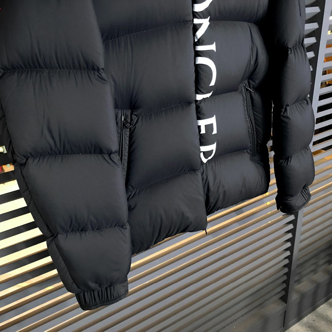 MONCLER(モンクレール)の良品 モンクレール MAURES マウレス 5 2XL ダウンジャケット 黒 メンズのジャケット/アウター(ダウンジャケット)の商品写真