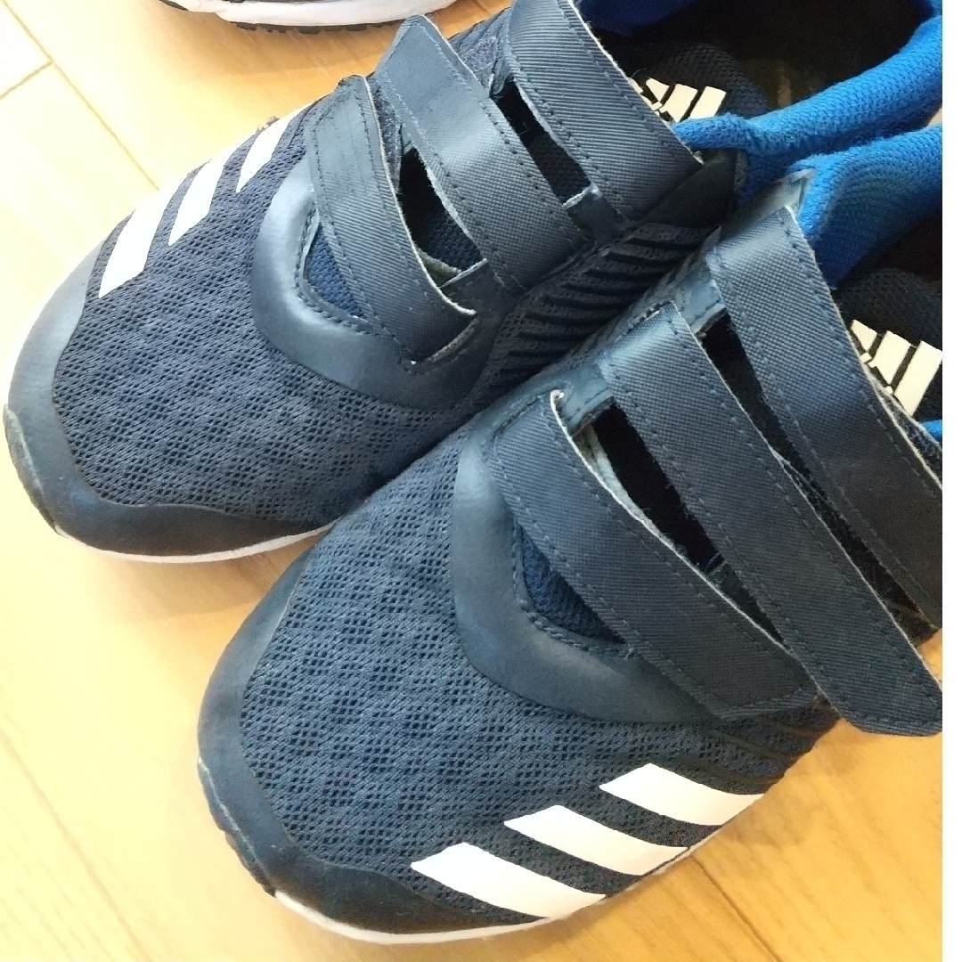 adidas(アディダス)のadidas スニーカー 23cm ジュニア キッズ/ベビー/マタニティのキッズ靴/シューズ(15cm~)(スニーカー)の商品写真