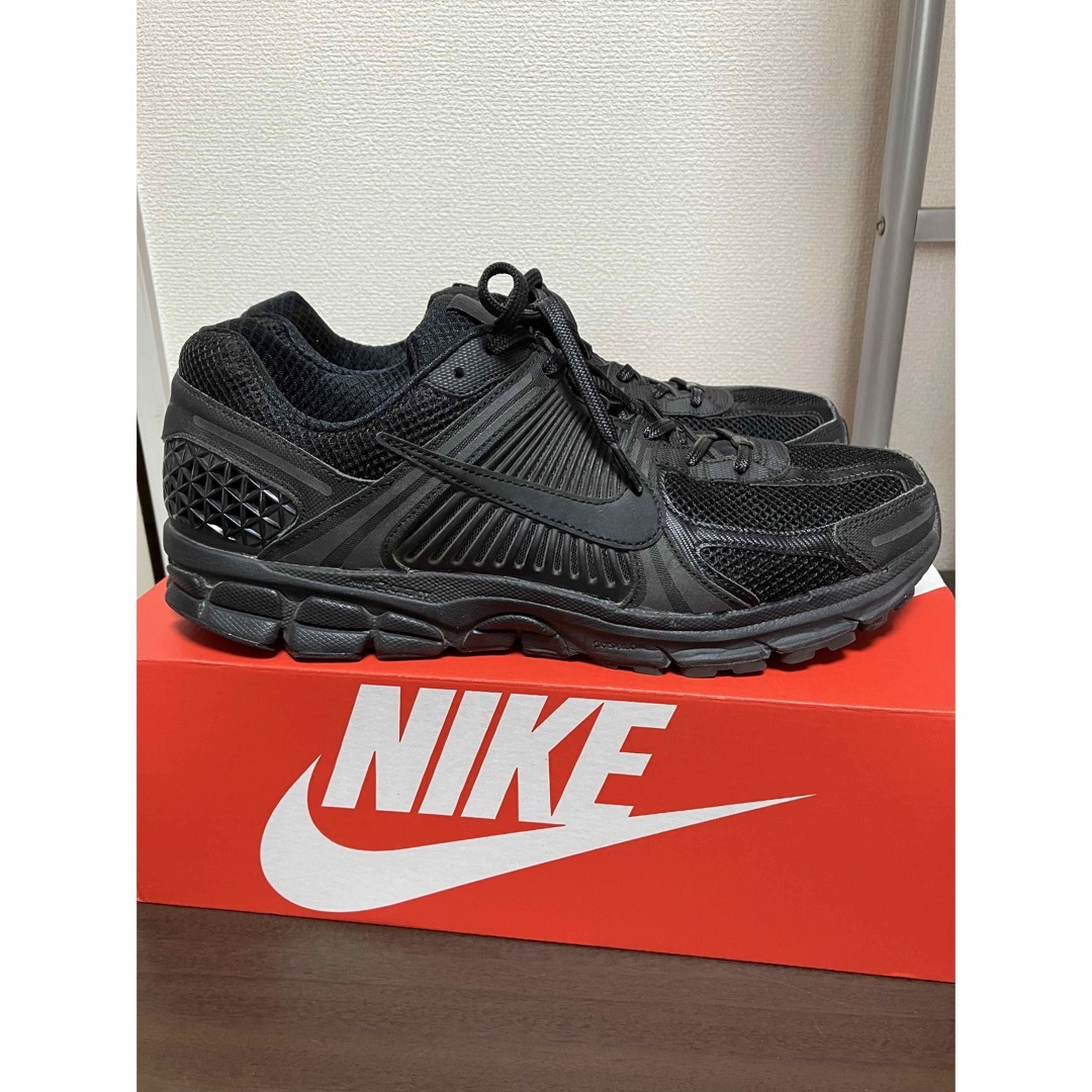 NIKE(ナイキ)の週末限定値下げ！NIKE ZOOM VOMERO 5 30cm 中古 メンズの靴/シューズ(スニーカー)の商品写真