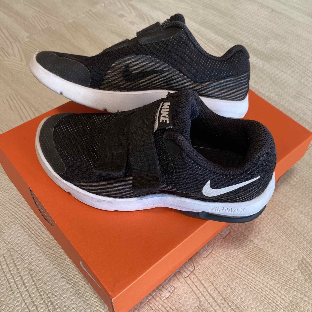 NIKE(ナイキ)のNIKE AIRMAX キッズ/ベビー/マタニティのキッズ靴/シューズ(15cm~)(スニーカー)の商品写真