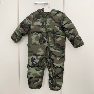 ベビーギャップ(babyGAP)のbabyGAP 70サイズ　ジャンプスーツ　ダウン　迷彩(ジャケット/コート)