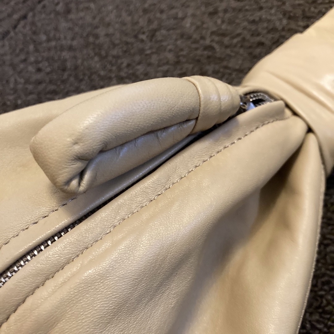 約18cm最終価格!Lemaire Ball Leather Clutch Bag