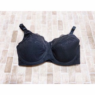 シャルレ(シャルレ)のシャルレ 美意識ブラジャー E85 ブラック FA261 鍛えるブラ★ 新品(ブラ)