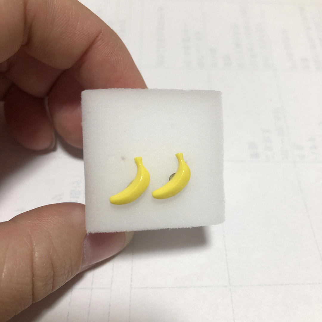 【2個で300円引き】バナナピアス🍌 レディースのアクセサリー(ピアス)の商品写真