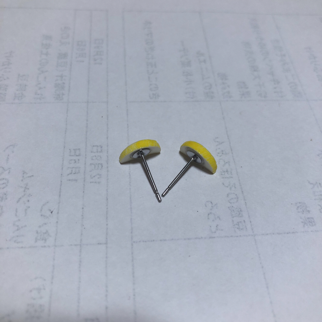 【2個で300円引き】レモンピアス🍋 ハンドメイドのアクセサリー(ピアス)の商品写真